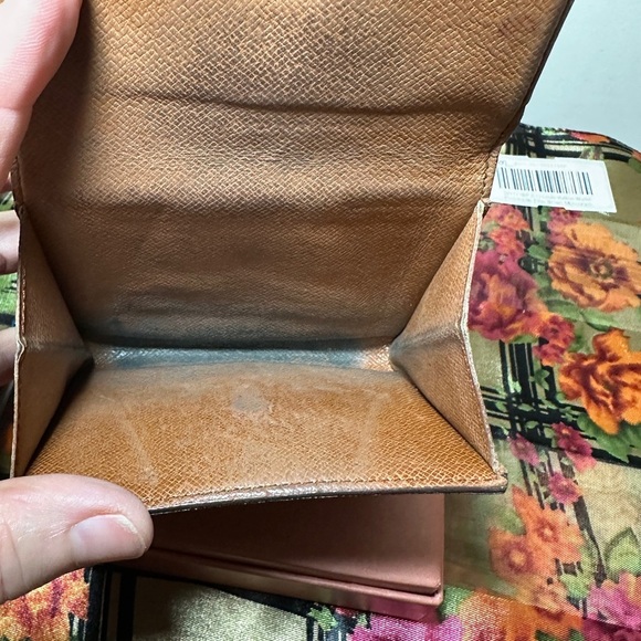 Louis Vuitton wallet. - Picture 5 of 9